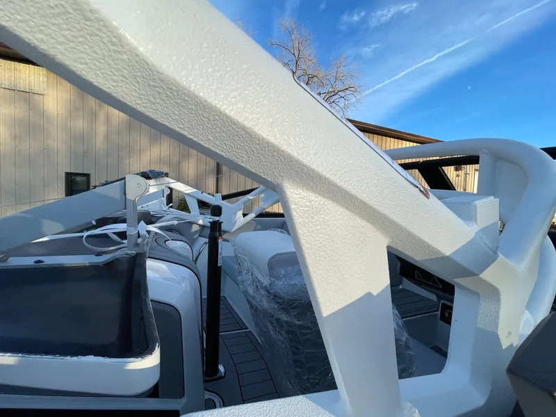 Slide: The Image of Nautique Ski Nautique 200 2025 - 33