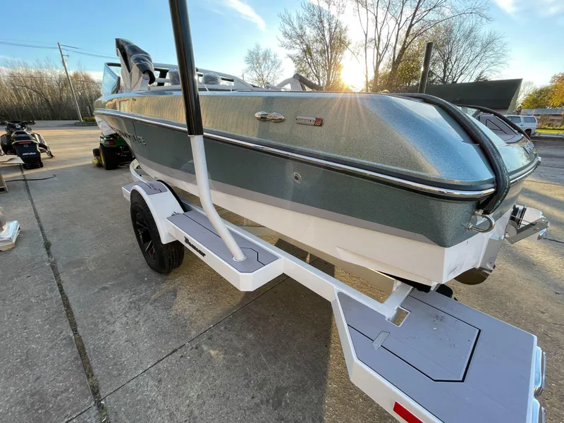 Slide: The Image of Nautique Ski Nautique 200 2025 - 34