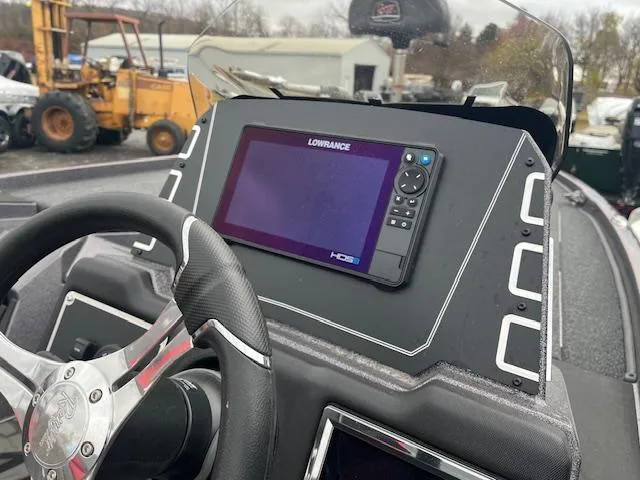 Slide: The Image of 2025 Ranger Z519R boat dashboard with Lowrance HDS display and steering wheel. - 3