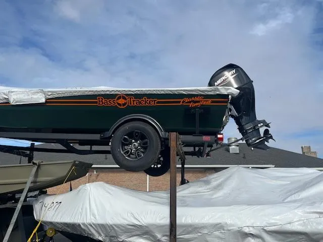 Slide: The Image of Tracker Tracker Classic XL Limited 2025 - 10