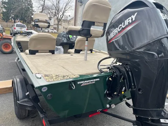 Slide: The Image of Tracker Tracker Classic XL Limited 2025 - 3