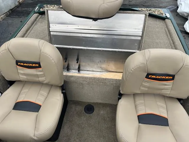 Slide: The Image of Tracker Tracker Classic XL Limited 2025 - 5