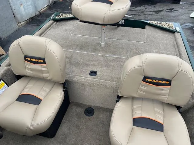 Slide: The Image of Tracker Tracker Classic XL Limited 2025 - 7