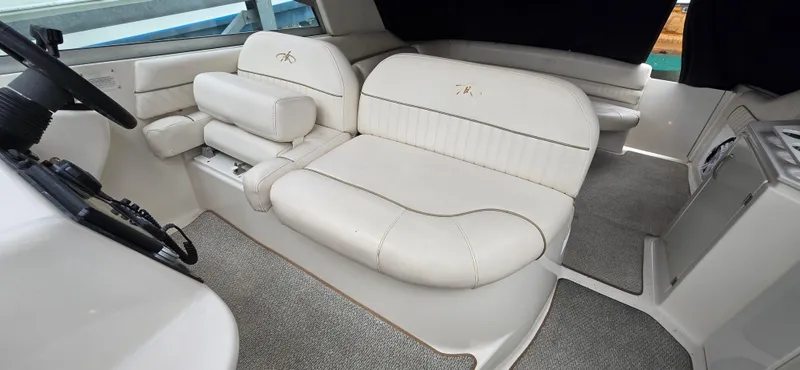 Slide: The Image of Monterey 322 Cruiser 2002 - 10