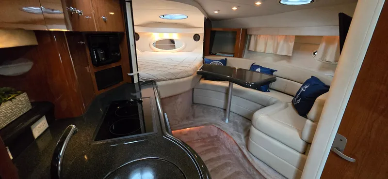 Slide: The Image of Monterey 322 Cruiser 2002 - 13