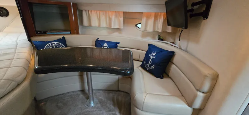 Slide: The Image of Monterey 322 Cruiser 2002 - 14