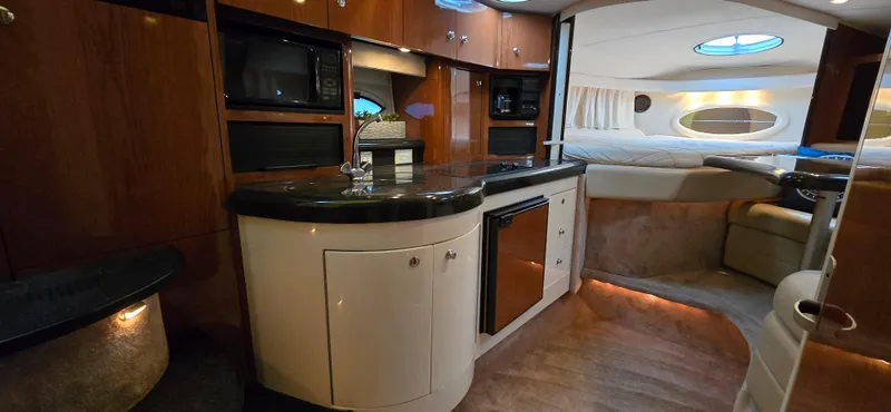 Slide: The Image of Monterey 322 Cruiser 2002 - 15