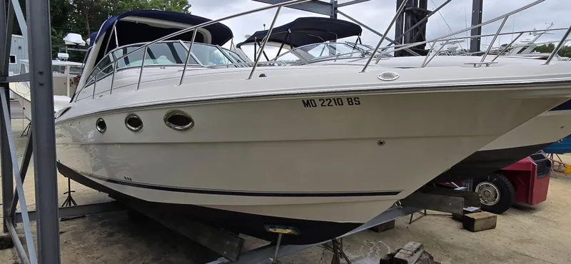 Slide: The Image of Monterey 322 Cruiser 2002 - 3