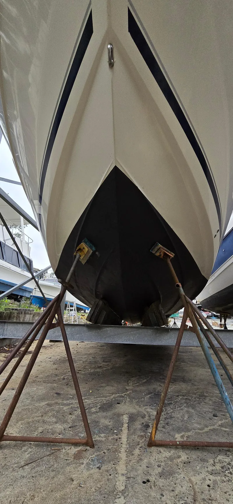 Slide: The Image of Monterey 322 Cruiser 2002 - 4