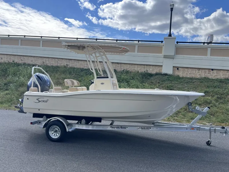 Slide: The Image of Scout Sportfish 195 2025 - 3