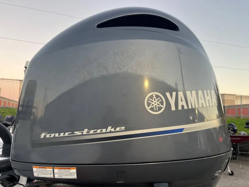 Slide: The Image of Yamaha four-stroke engine on 2013 Epic 22 SC boat. - 28