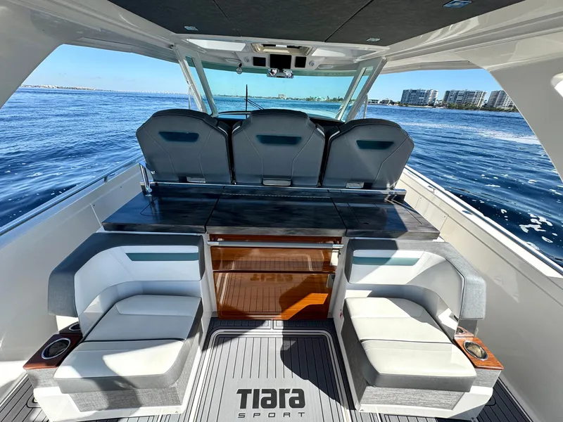 Slide: The Image of Tiara 38 LS 2018 - 75
