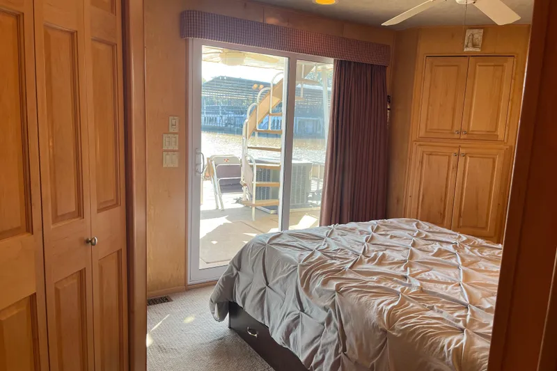 Slide: The Image of Master Suite Aft - 29