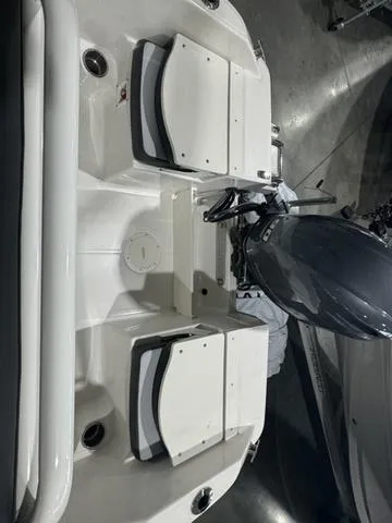 Slide: The Image of Robalo R160 Center Console 2025 - 12