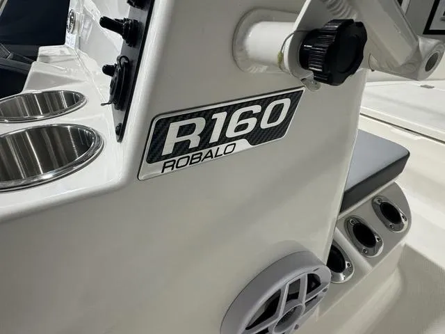 Slide: The Image of Robalo R160 Center Console 2025 - 14