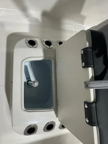 Slide: The Image of Robalo R160 Center Console 2025 - 17