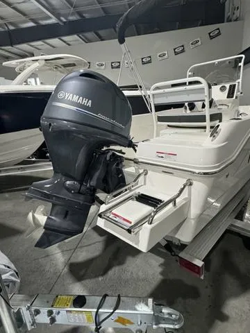 Slide: The Image of Robalo R160 Center Console 2025 - 3