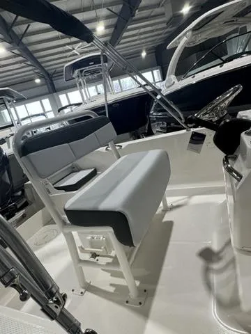 Slide: The Image of Robalo R160 Center Console 2025 - 7