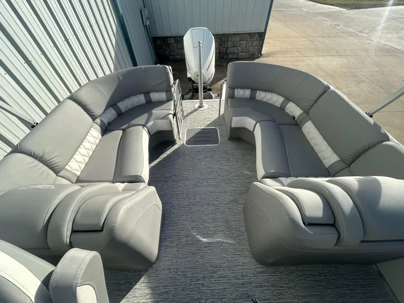 Slide: The Image of 2025 Bennington Q 27 pontoon boat with luxurious gray seating and spacious deck. - 10