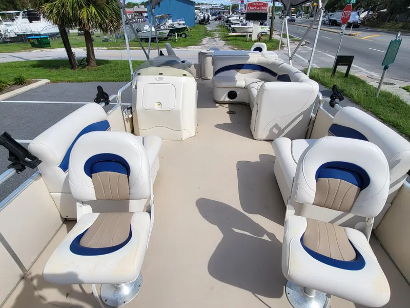Slide: The Image of 2006 Godfrey Sweetwater 2586DF pontoon boat with spacious seating and modern design. - 6