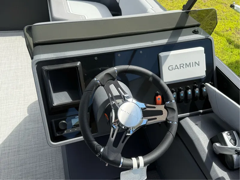 Slide: The Image of Manitou Cruise 22 Max Bench 2025 - 13