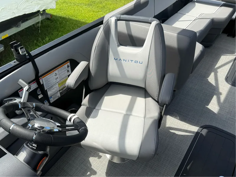 Slide: The Image of Manitou Cruise 22 Max Bench 2025 - 17