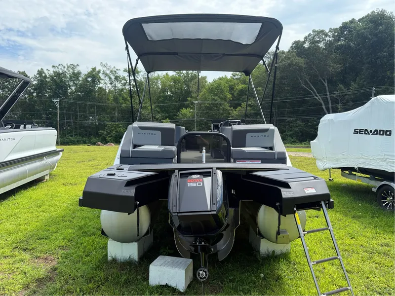 Slide: The Image of Manitou Cruise 22 Max Bench 2025 - 3