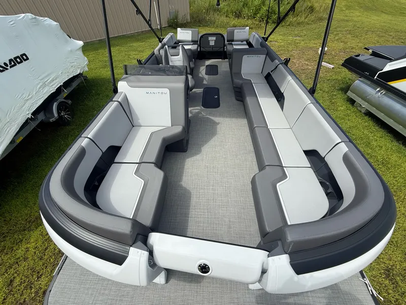 Slide: The Image of Manitou Cruise 22 Max Bench 2025 - 6