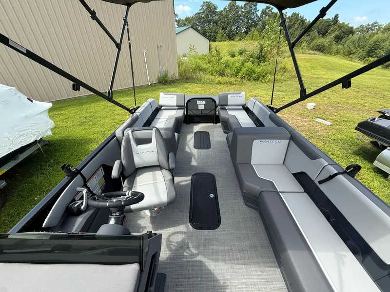 Slide: The Image of Manitou Cruise 22 Max Bench 2025 - 7