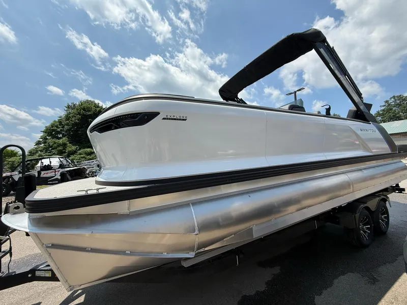 Slide: The Image of Manitou EXPLORE 24 STEALTH 2025 - 5