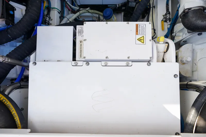 Slide: The Image of 2018 Bertram 35 Flybridge- IT-L-DO- SeaKeeper - 31