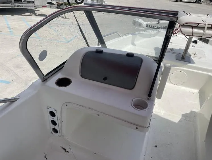 Slide: The Image of 2002 Bay Stealth 1880 BSVW boat console with windshield and cup holders. - 13