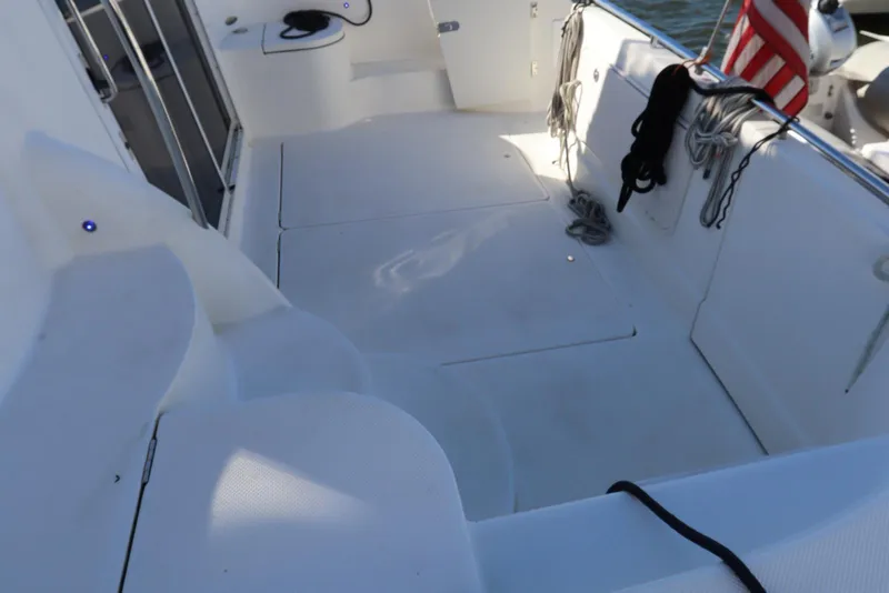 Slide: The Image of 2005 Meridian 459 Motoryacht deck with seating and American flag. - 13