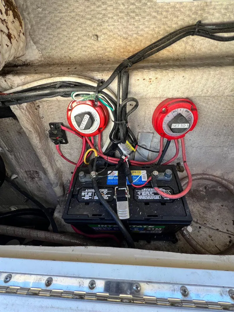 Slide: The Image of 1988 Grady-White 25 Sailfish boat battery setup with wiring and switches. - 22