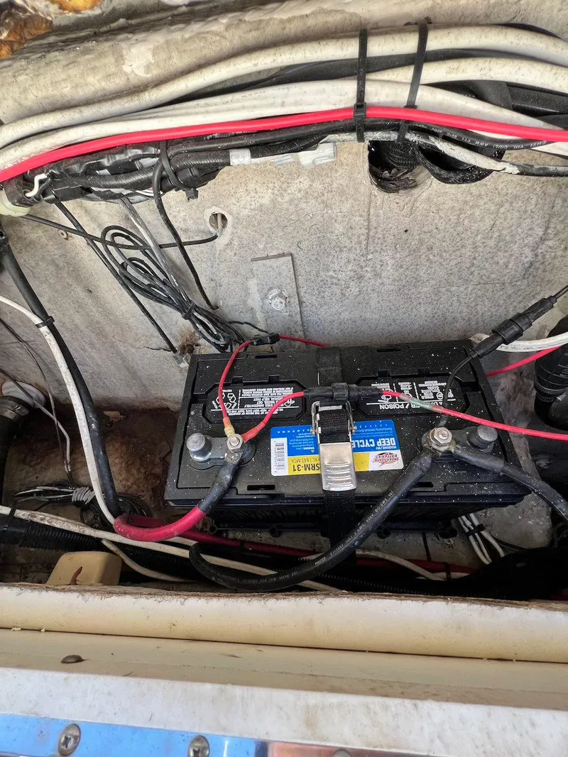 Slide: The Image of 1988 Grady-White 25 SAILFISH boat battery compartment with wiring. - 24