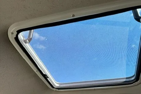 Slide: The Image of Crownline 215 CCR 2002 boat hatch with clear blue sky view. - 20