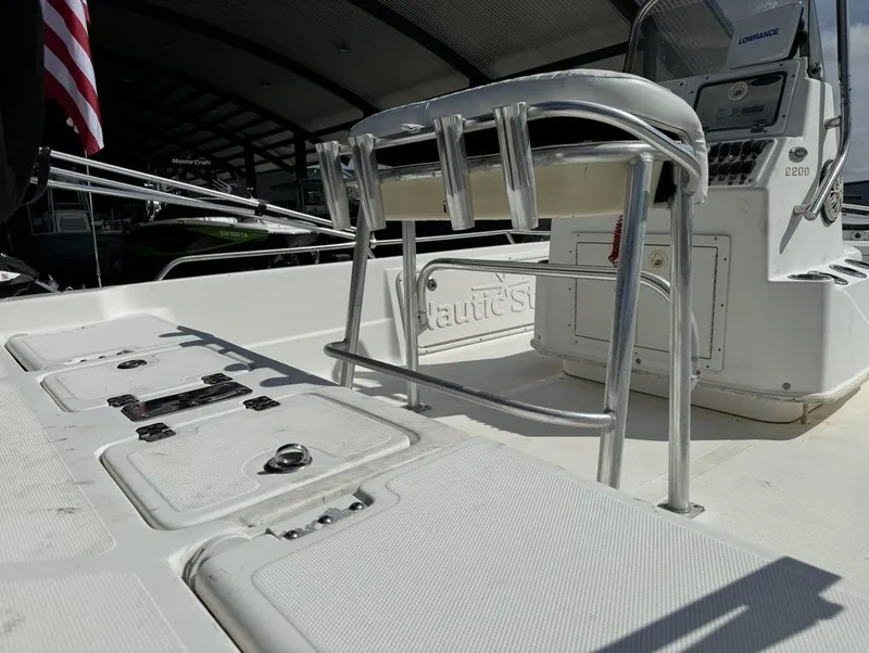 Slide: The Image of 2008 NauticStar 2200 Nauticbay boat interior with seating and control panel. - 15