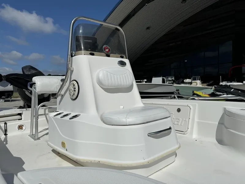 Slide: The Image of 2008 NauticStar 2200 Nauticbay boat with white seating and console under blue sky. - 18