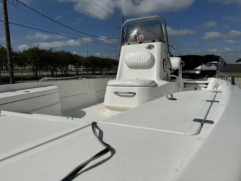Slide: The Image of 2008 NauticStar 2200 Nauticbay boat, white interior, clear sky background. - 21