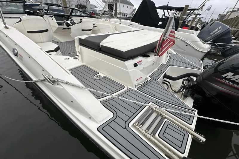 Slide: The Image of Sea Ray 21 SPX OB 2019 - 1