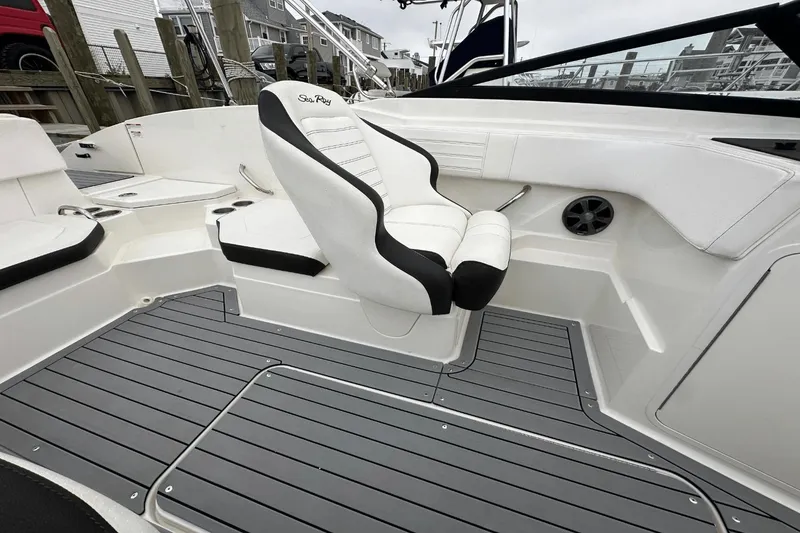 Slide: The Image of Sea Ray 21 SPX OB 2019 - 5