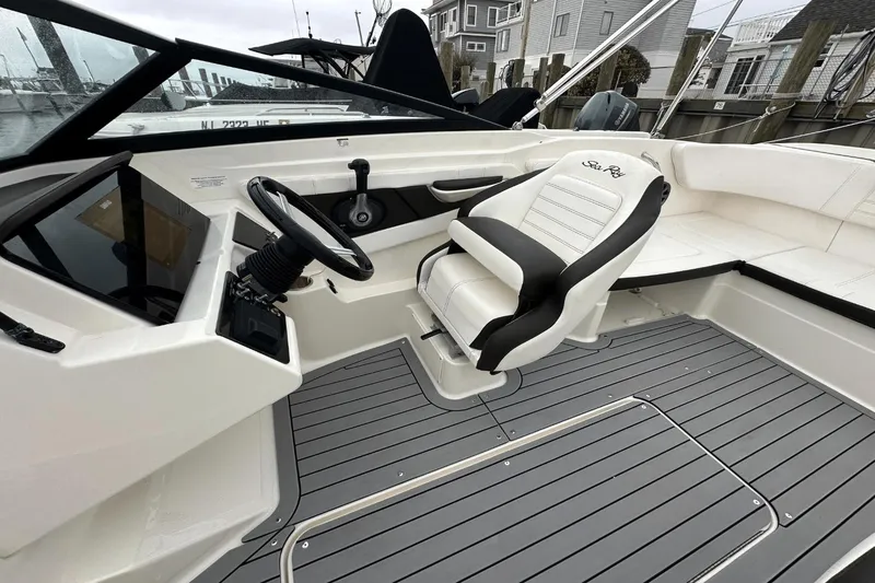 Slide: The Image of Sea Ray 21 SPX OB 2019 - 7