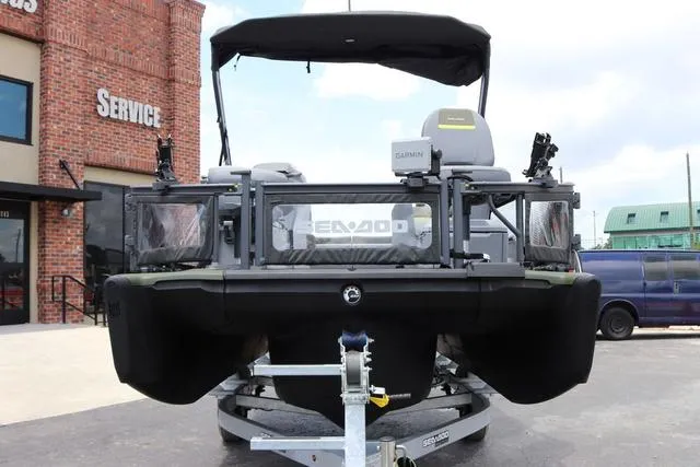 Slide: The Image of Sea-Doo Switch Fish 18 2025 - 10