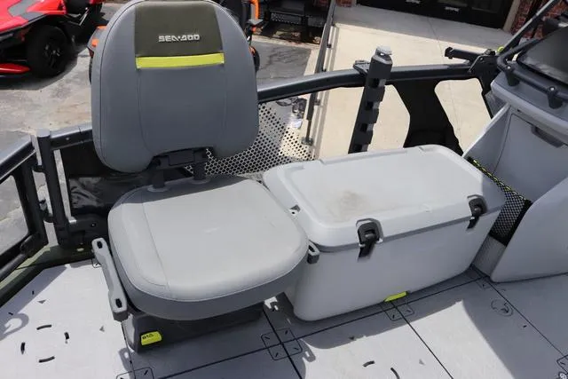 Slide: The Image of Sea-Doo Switch Fish 18 2025 - 15