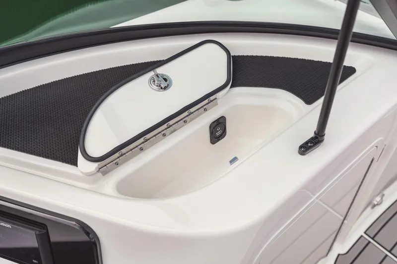 Slide: The Image of Sea Ray SDX 250 Outboard 2025 - 17