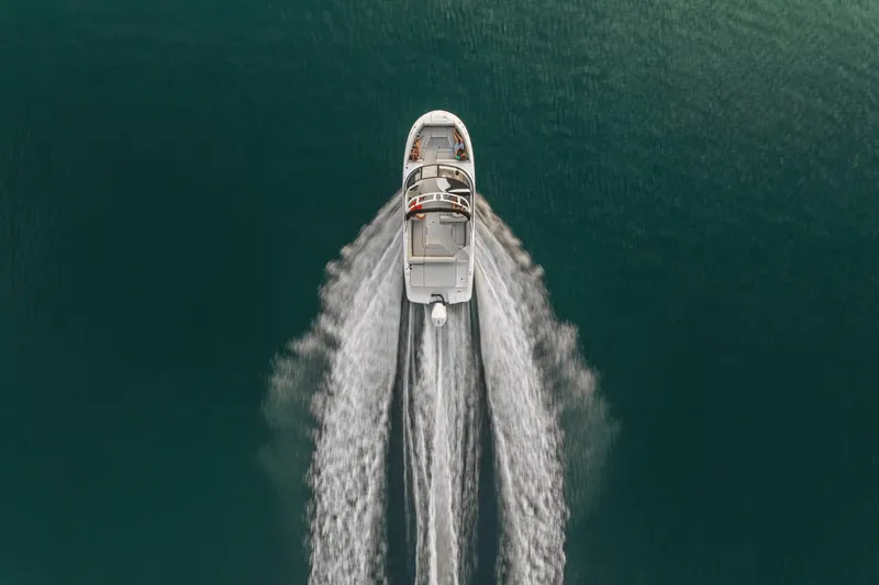 Slide: The Image of Sea Ray SDX 250 Outboard 2025 - 44