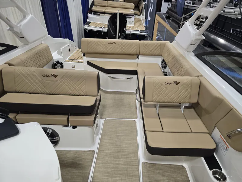 Slide: The Image of Sea Ray SDX 250 Outboard 2025 - 5