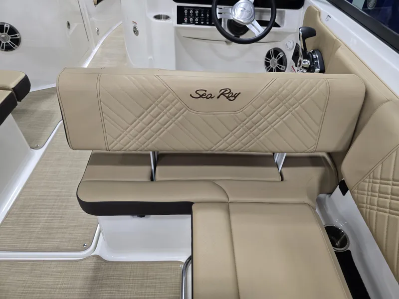 Slide: The Image of Sea Ray SDX 250 Outboard 2025 - 9