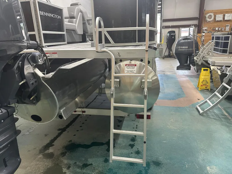 Slide: The Image of 2025 Bennington 22SSRSE pontoon boat with ladder in showroom. - 9