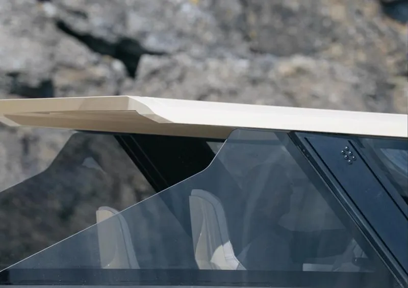 Slide: The Image of Iguana Commuter 2017 - 10